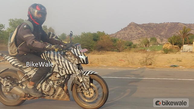 Bajaj Pulsar N250 Right Side View