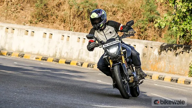Hero Xtreme 160R 4V Left Front Three Quarter Hero Xtreme 160R 4V Left Front Three Quarter