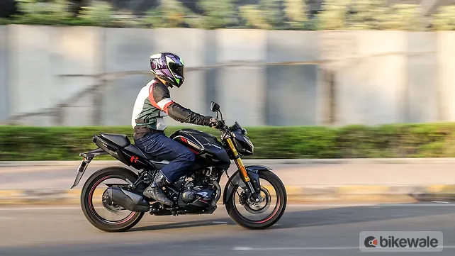 Hero Xtreme 160R 4V Right Side View Hero Xtreme 160R 4V Right Side View