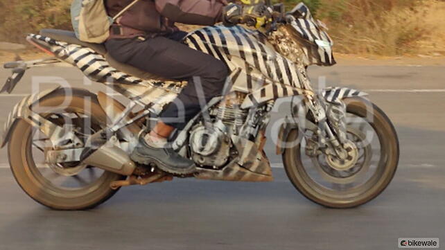 Bajaj Pulsar N250 Right Side View