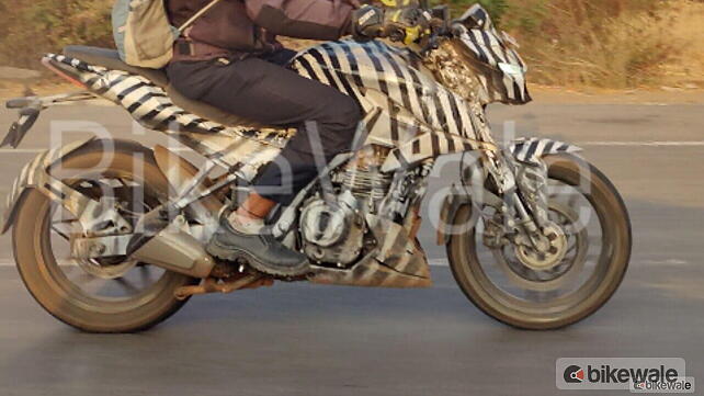 Bajaj Pulsar N250 Right Side View