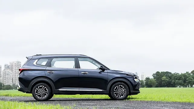 Kia Carens facelift launch timeline revealed; EV version confirmed Kia Carens facelift launch timeline revealed; EV version confirmed