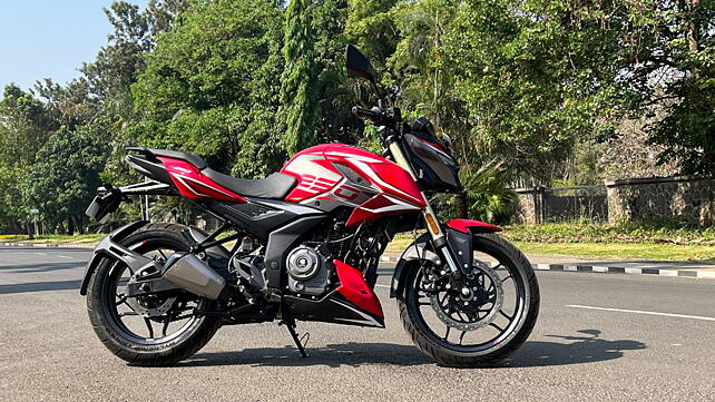 Bajaj Pulsar N250 Right Side View