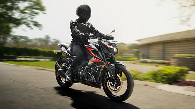 Bajaj Pulsar N250 Right Side View