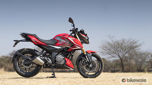 Bajaj Pulsar N250 Right Side View