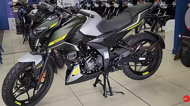 Bajaj Pulsar N160 Left Side View