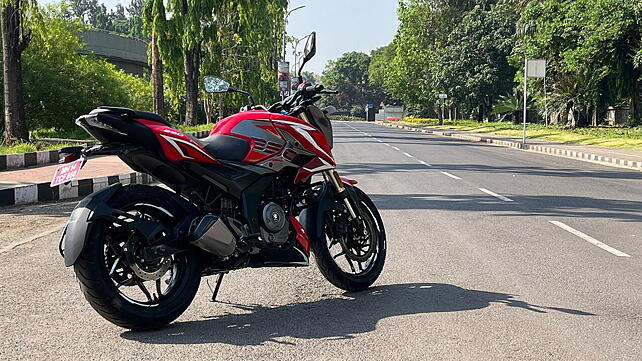 Bajaj Pulsar N250 Right Rear Three Quarter