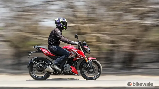 Bajaj Pulsar N250 Right Side View