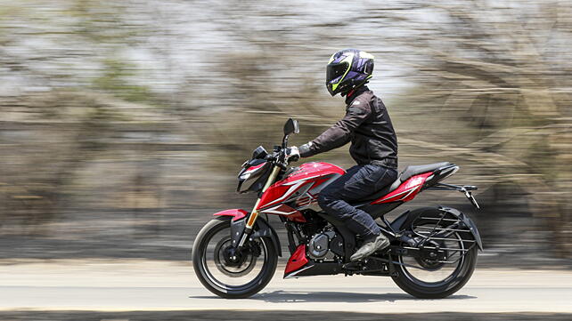 Bajaj Pulsar N250 Left Side View