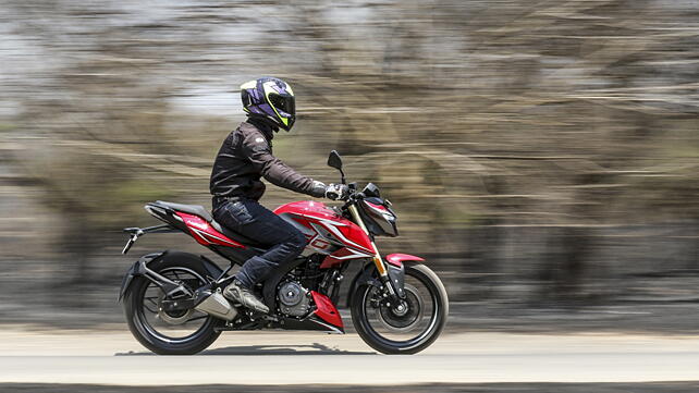 Bajaj Pulsar N250 Right Side View