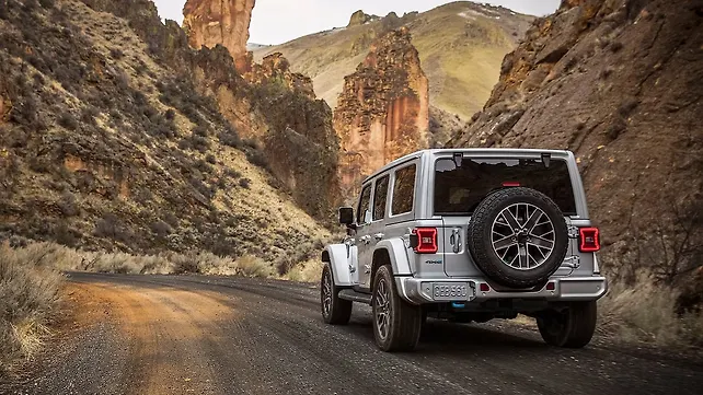 Jeep Wrangler facelift Left Rear Three Quarter