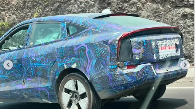 Mahindra XUV.e9 spied on test Mahindra XUV.e9 spied on test