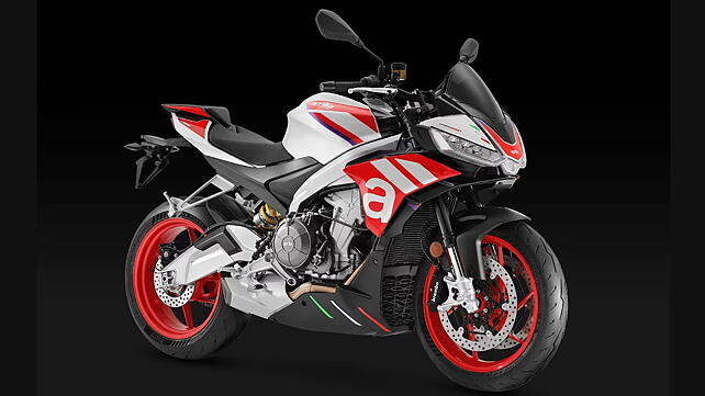 Aprilia Tuono 660 Right Front Three Quarter