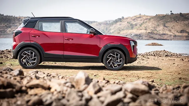 Mahindra XUV 3XO Right Side View Mahindra XUV 3XO Right Side View