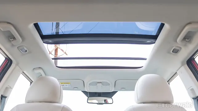 Mahindra XUV 3XO Sunroof/Moonroof Mahindra XUV 3XO Sunroof/Moonroof