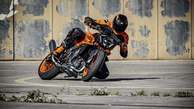 KTM 790 Duke Right Front Three Quarter