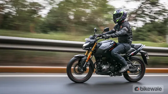 Hero Xtreme 160R 4V Left Front Three Quarter