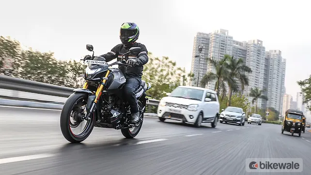 Hero Xtreme 160R 4V Left Front Three Quarter
