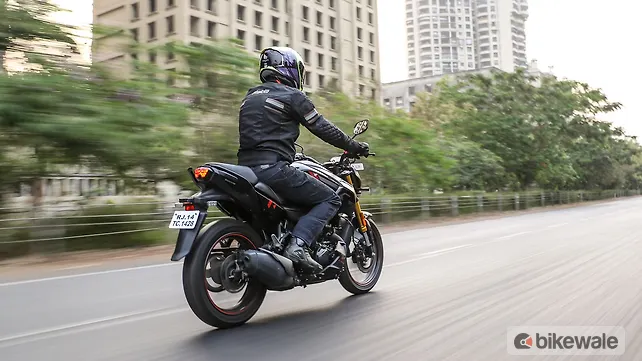 Hero Xtreme 160R 4V Right Rear Three Quarter