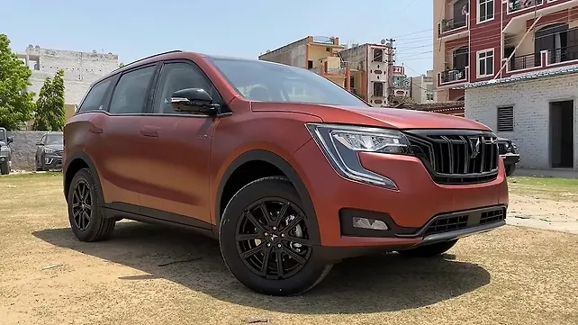 महिंद्रा XUV700 का ब्लेज़ इडिशन डीलरशिप्स पर पहुंचना हुई शुरू