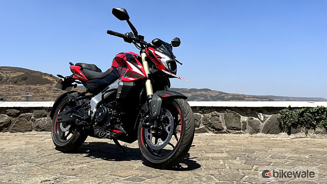 How has Bajaj priced the Pulsar NS400Z so aggressively?