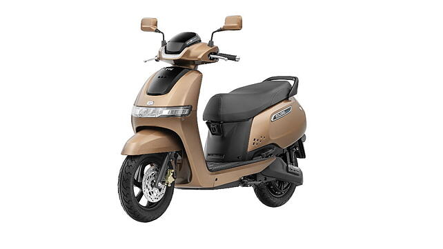 TVS iQube Left Front Three Quarter