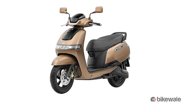 TVS iQube Left Front Three Quarter