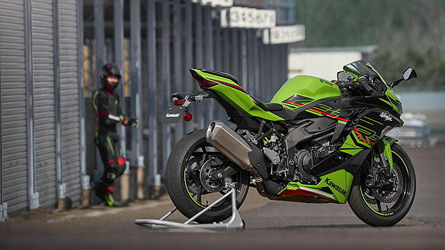 Kawasaki Ninja ZX-4R Right Rear Three Quarter Kawasaki Ninja ZX-4R Right Rear Three Quarter