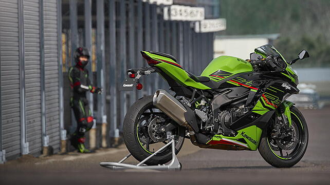 Kawasaki Ninja ZX-4R Right Rear Three Quarter