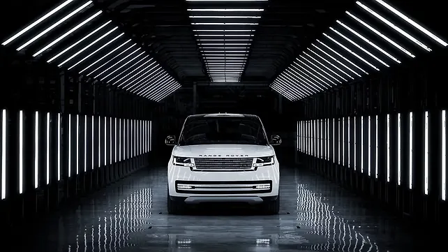 Range Rover prices dropped by up to Rs. 56 lakh! Range Rover prices dropped by up to Rs. 56 lakh!