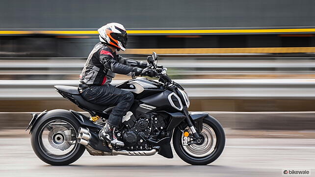 Ducati Diavel V4 Right Side View