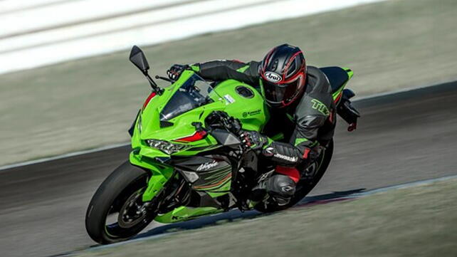 Kawasaki Ninja ZX-4RR Left Front Three Quarter