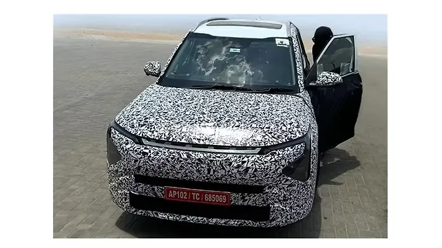 Kia Carens facelift front design leaked in new spy shots Kia Carens facelift front design leaked in new spy shots