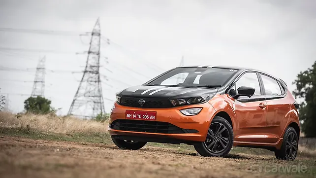 Tata Altroz [2020-2025] Left Front Three Quarter