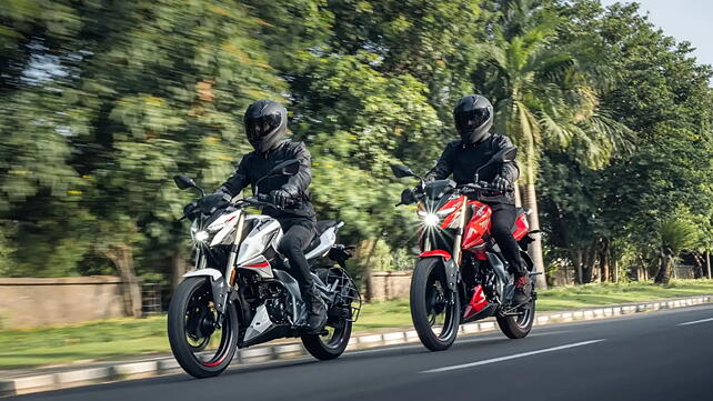 Bajaj Pulsar N160 Left Front Three Quarter