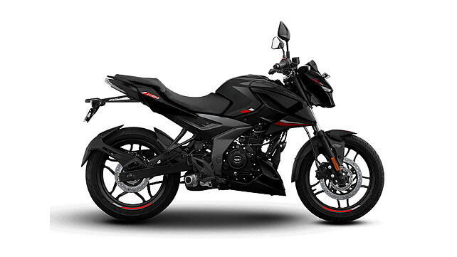 Bajaj Pulsar N150 Right Front Three Quarter