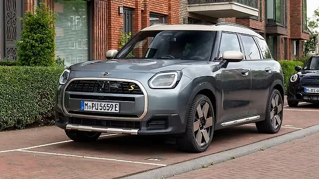 MINI Countryman Left Rear Three Quarter