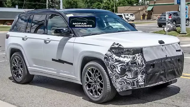 2025 Jeep Grand Cherokee facelift spied testing 2025 Jeep Grand Cherokee facelift spied testing