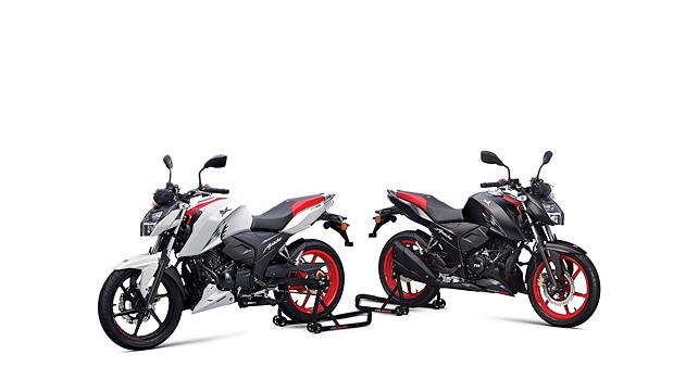 Bajaj Pulsar N160 left and right side