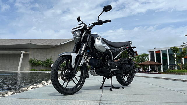 Bajaj Freedom 125 CNG Left Front Three Quarter