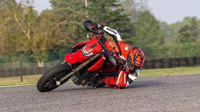 Ducati Hypermotard 698 Mono Left Front Three Quarter