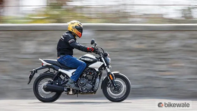 Hero Mavrick 440 Right Side View Hero Mavrick 440 Right Side View