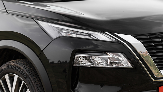 Nissan X-Trail Headlight