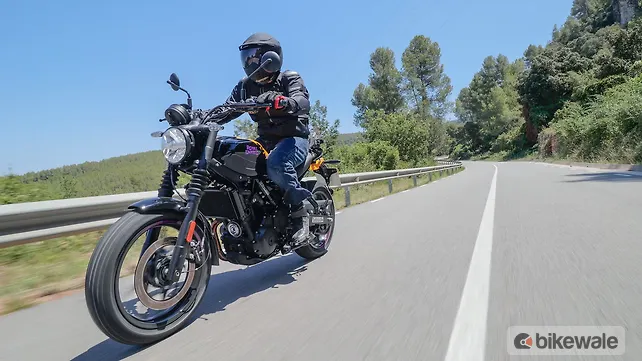 Royal Enfield Guerrilla 450 Left Front Three Quarter Royal Enfield Guerrilla 450 Left Front Three Quarter