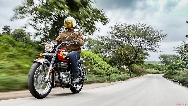 Royal Enfield Classic 350 Left Front Three Quarter