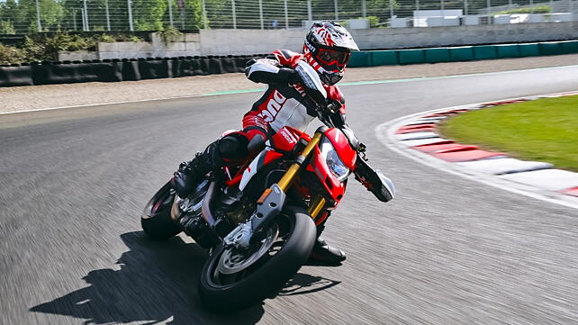 Ducati Hypermotard 950 Right Front Three Quarter