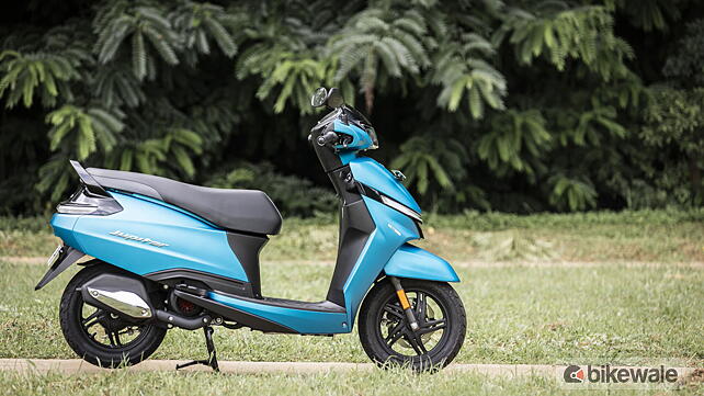 TVS Jupiter Right Front Three Quarter