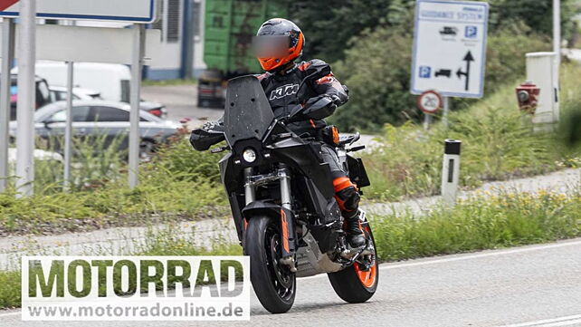 KTM 990 SMT spotted testing overseas!