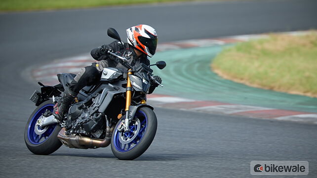 Yamaha MT-09 Right Front Three Quarter