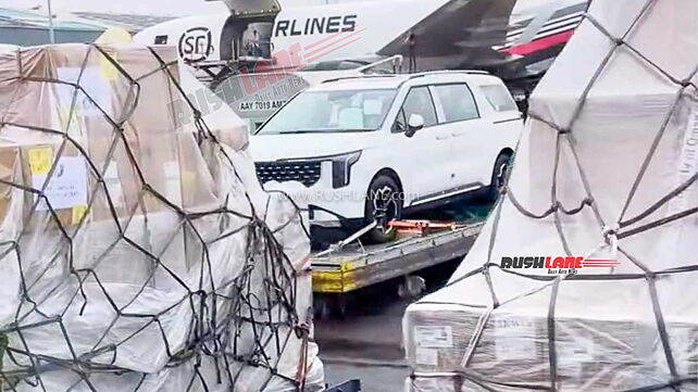 New-gen Kia Carnival spied in India ahead of launch on 3 October 